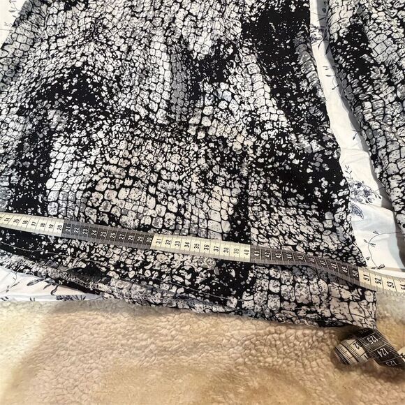 Solitaire Women's M Black Animal Print Dress Pants - Picture 2 of 7